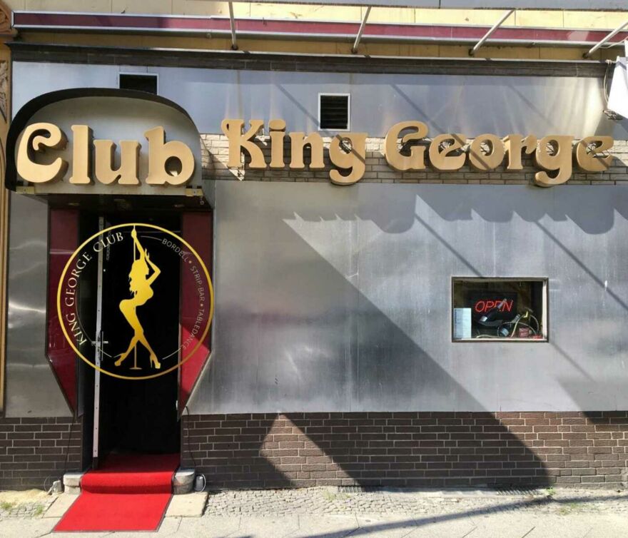 Außenansicht mit Eingang vom King George in Berlin-Schöneberg