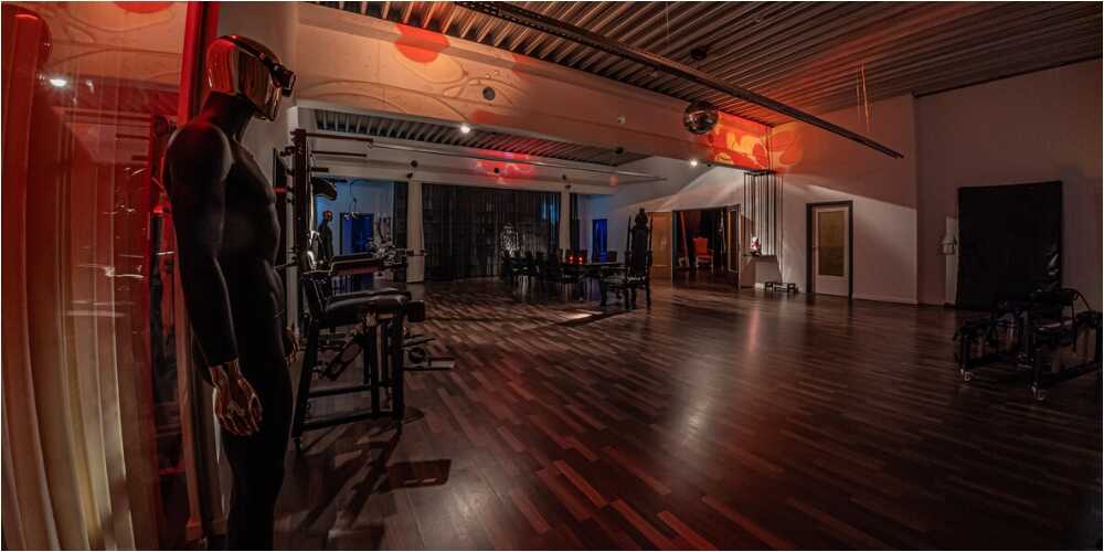 Schmuckstück des BDSM Studio Atrium Berlin