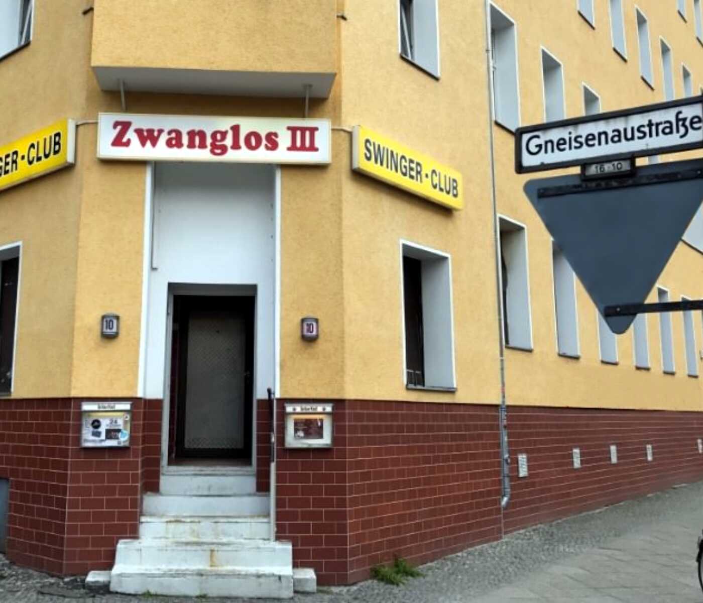 Eingang des Swingerclubs Zwanglos in Berlin-Kreuzberg
