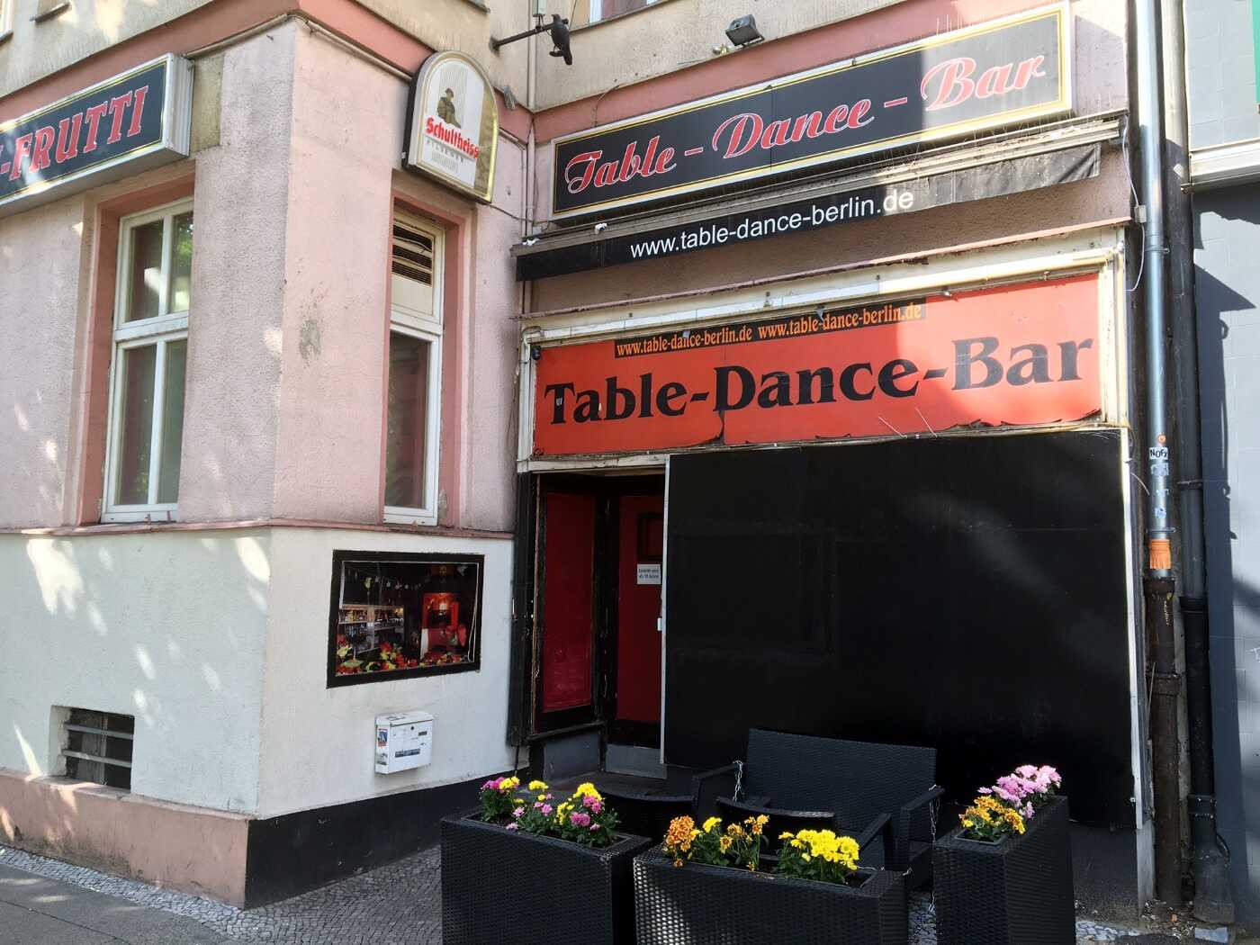 Eingang der Tabledance Bar Tutti Frutti, Yorkstraße 2 in 10965 Berlin Kreuzberg